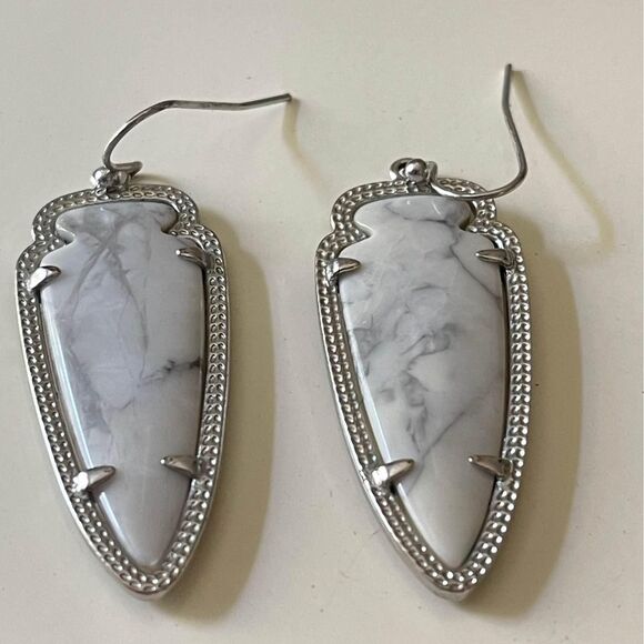Kendra Scott Skylar Earrings Howlite Silver Arrowhead Earrings Rare - Picture 1 of 4